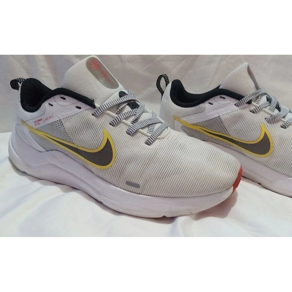 Nike Women’s Running Shoes – Size 8